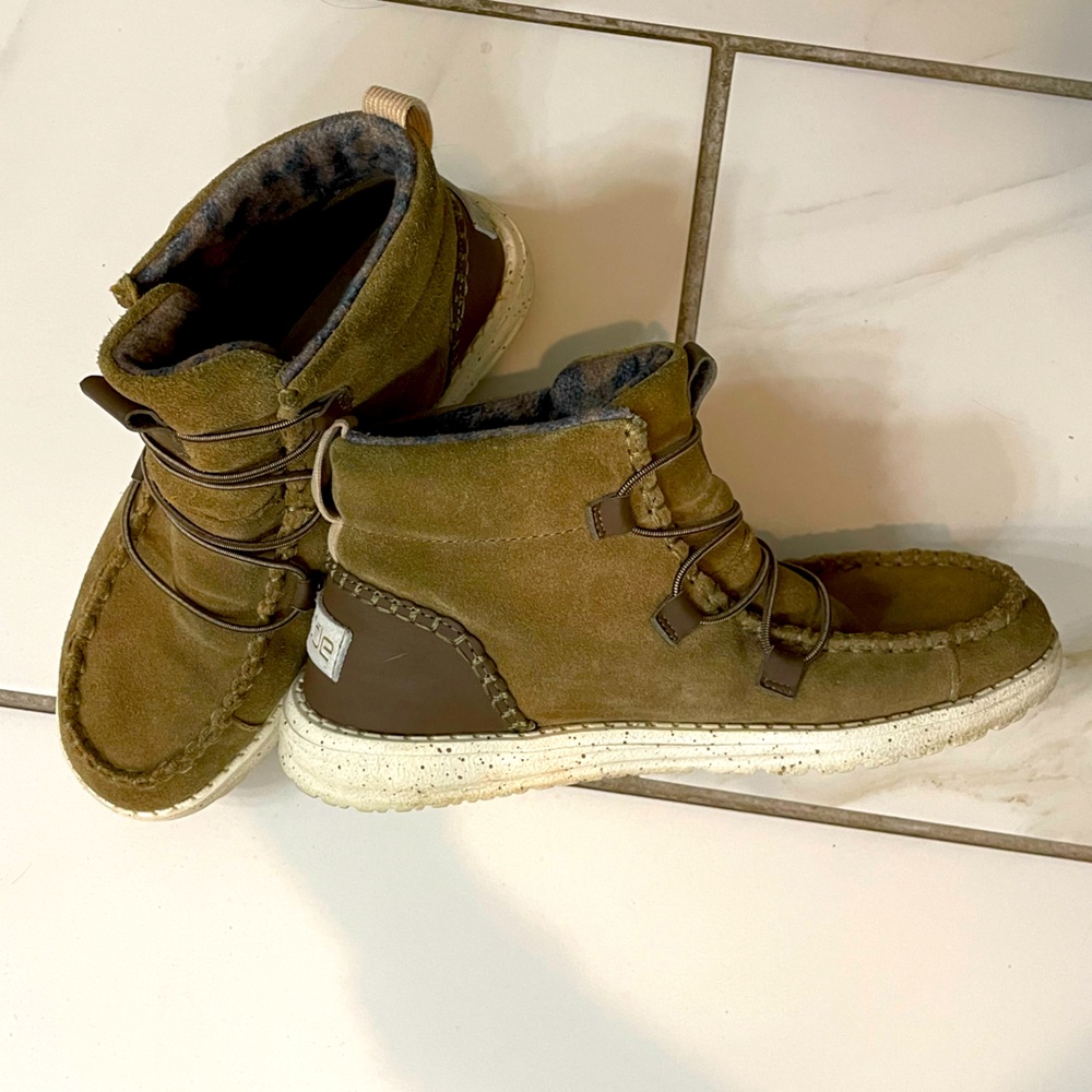 Hey Dude - Lea Suede Boots, Hazelnut size 7